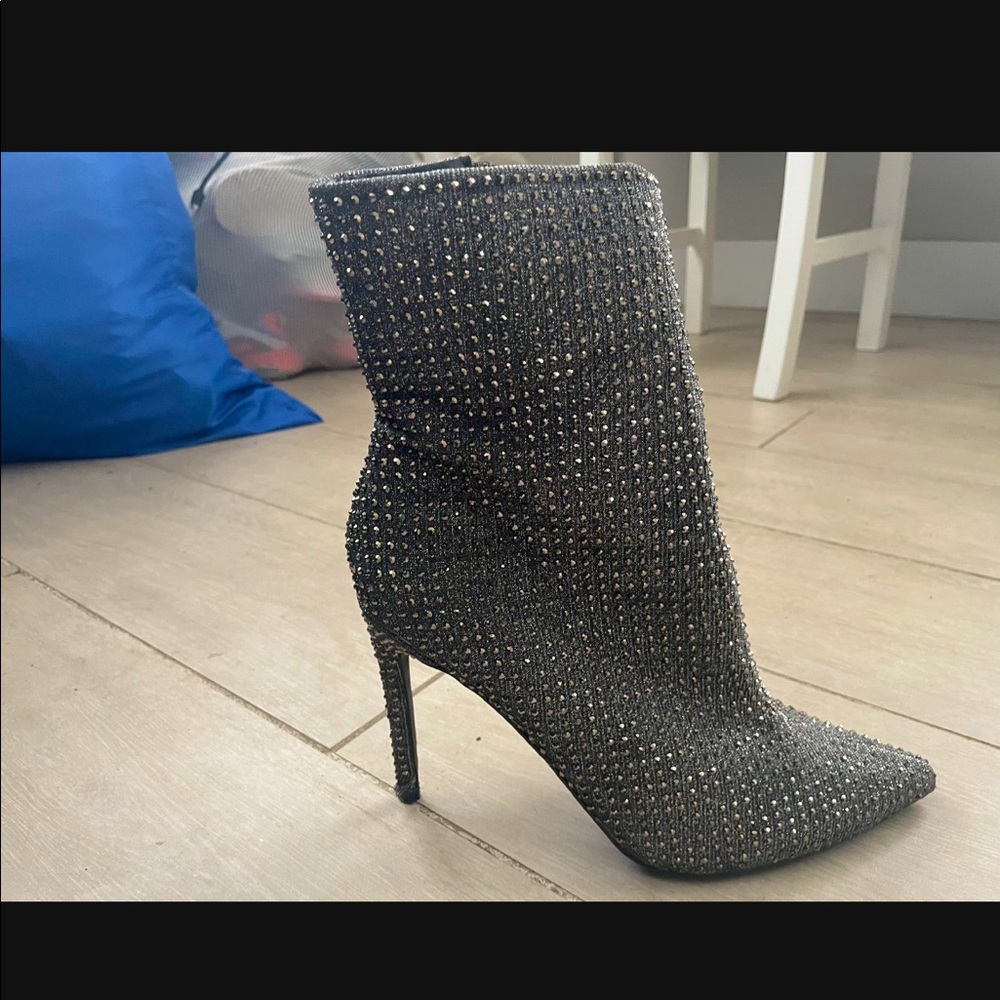 Steve Madden Black & Silver